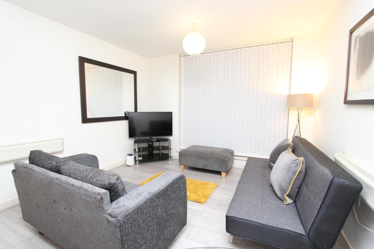 Spacious 1- Bedroom Apartment In E16 Londen Buitenkant foto